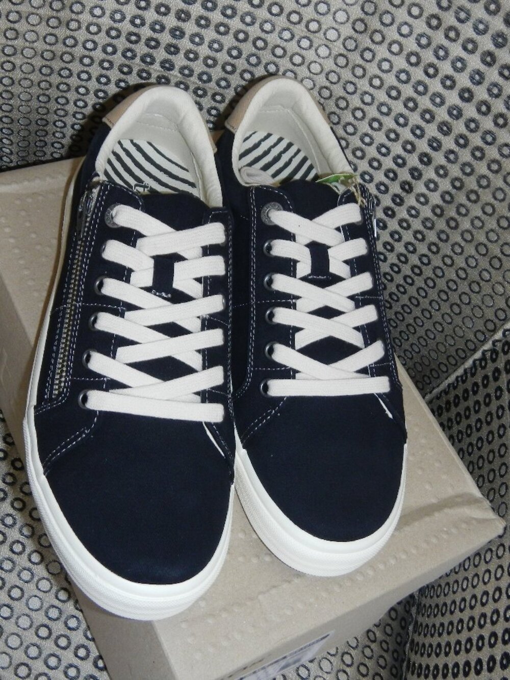 Taos Tennis Shoes 9W